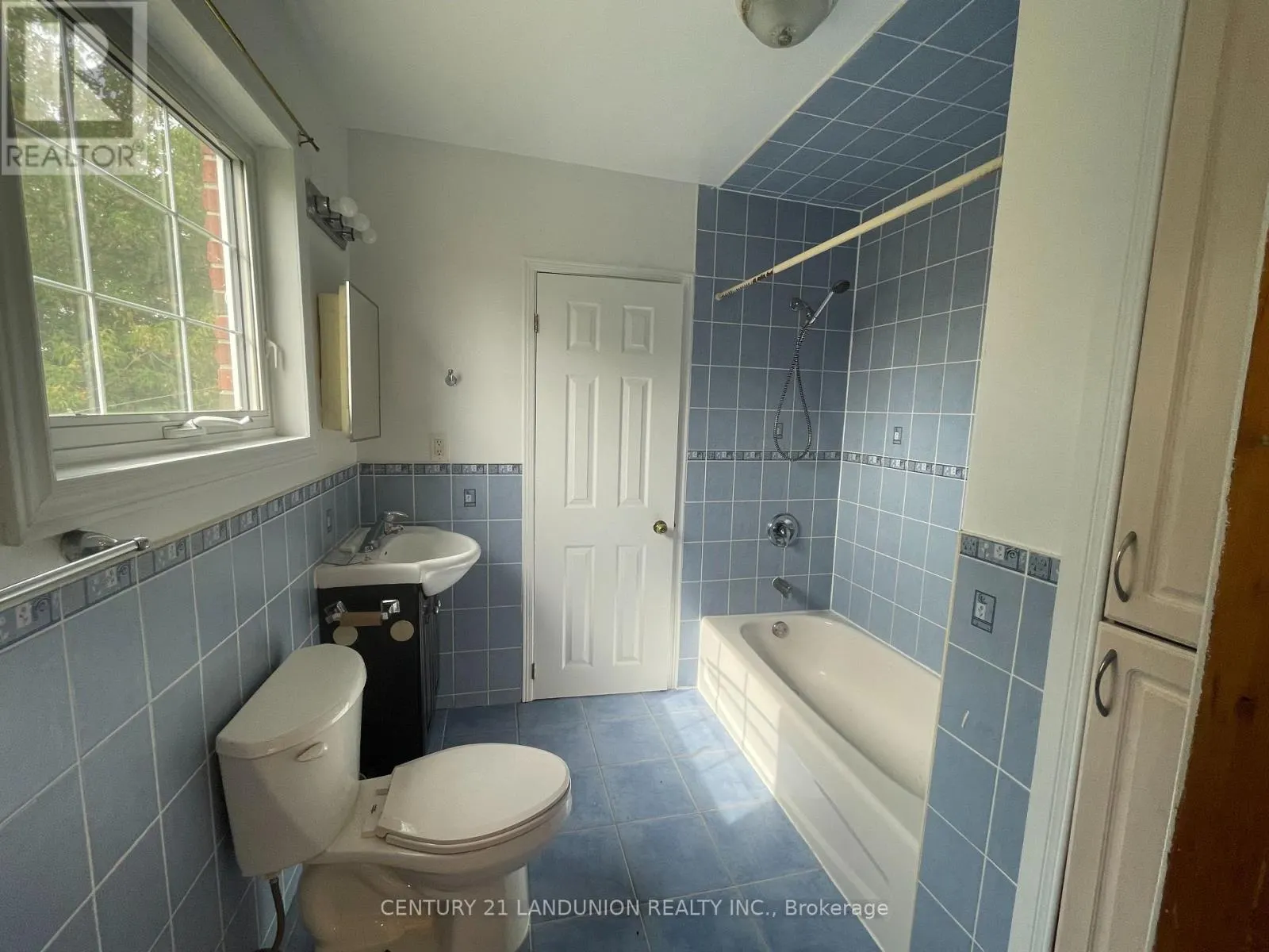 RESIDENCE PRIMARY UNIT/B - 20215 WOODBINE AVENUE