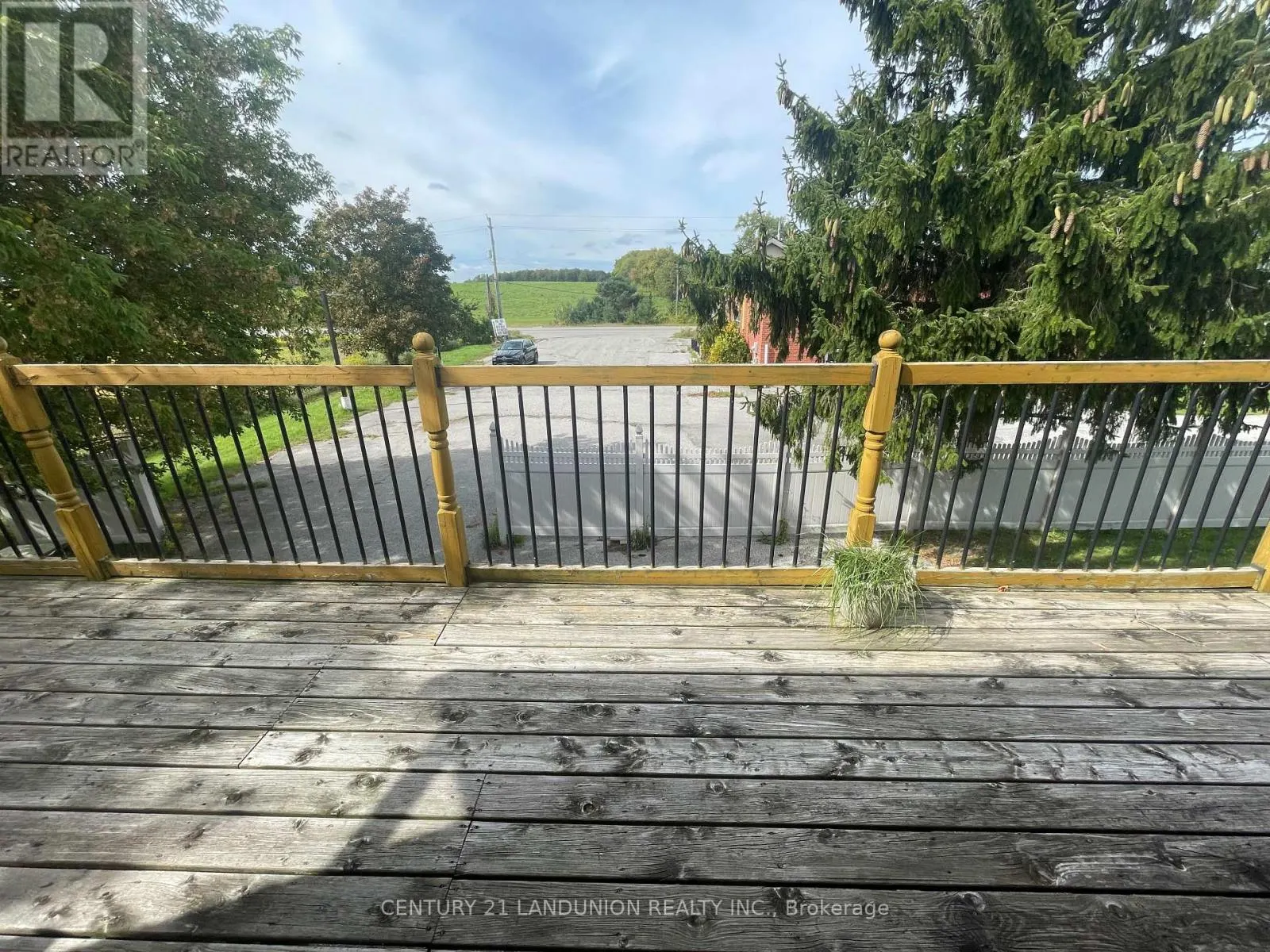 RESIDENCE PRIMARY UNIT/B - 20215 WOODBINE AVENUE