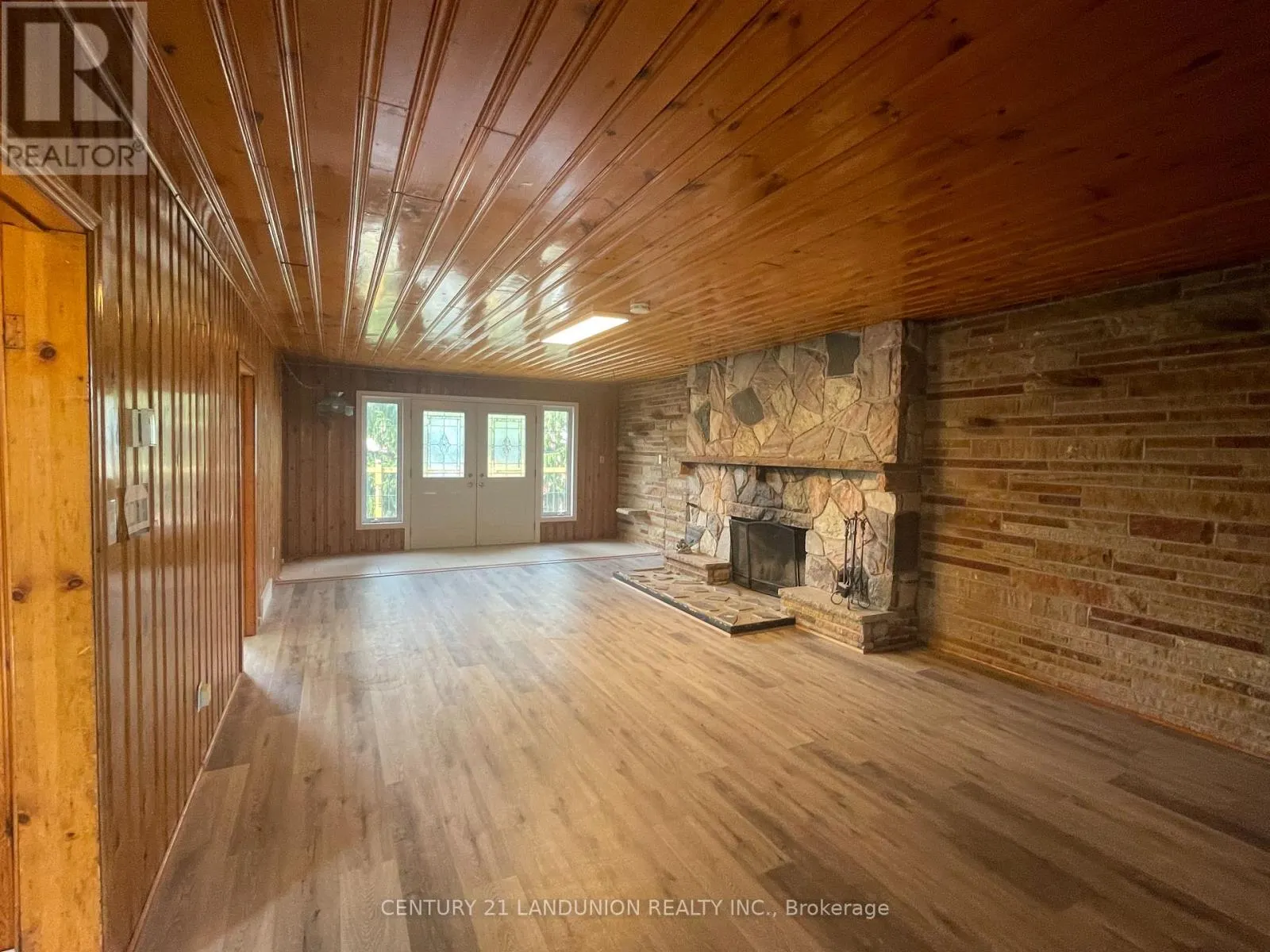 RESIDENCE PRIMARY UNIT/B - 20215 WOODBINE AVENUE