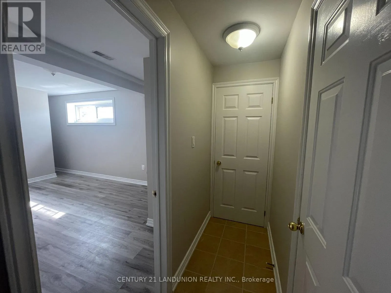 RESIDENCE PRIMARY UNIT/B - 20215 WOODBINE AVENUE