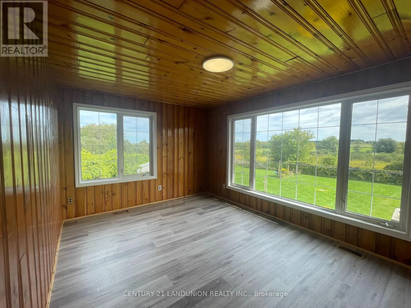 RESIDENCE PRIMARY UNIT/B - 20215 WOODBINE AVENUE