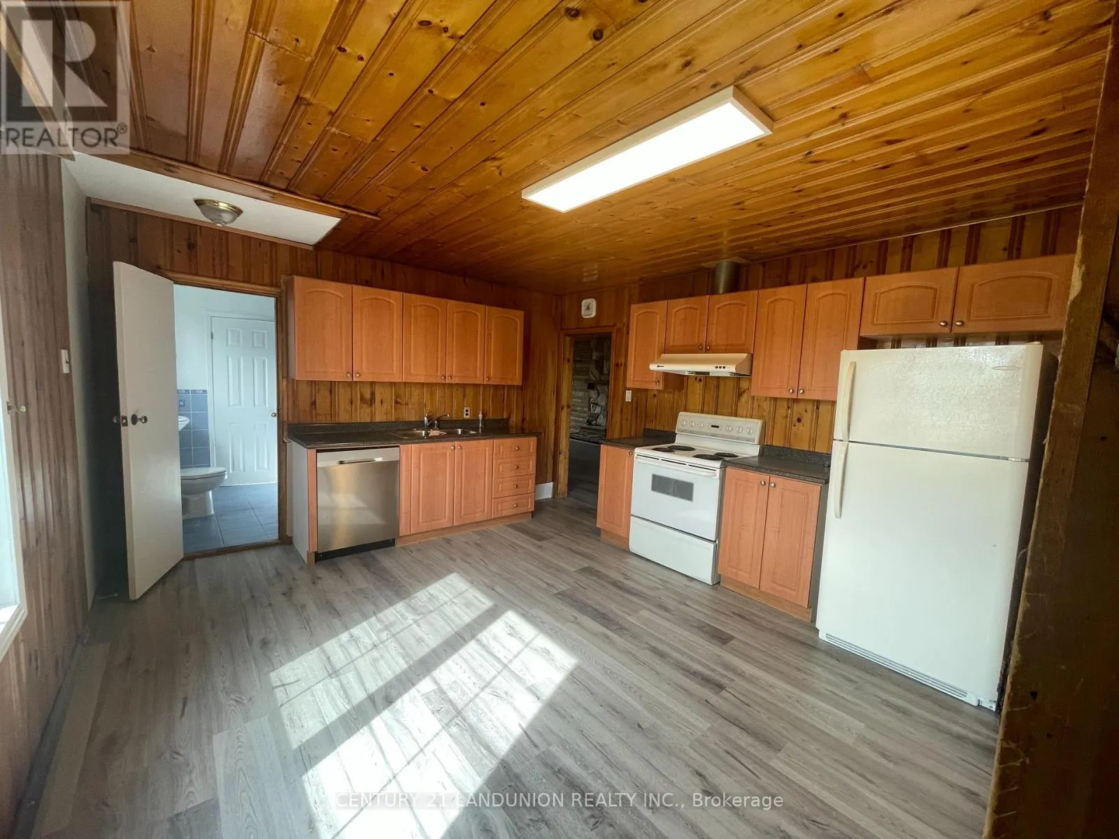 RESIDENCE PRIMARY UNIT/B - 20215 WOODBINE AVENUE