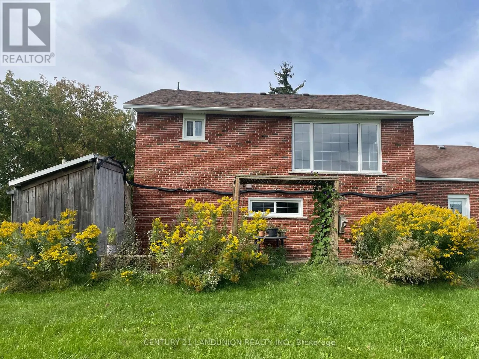 RESIDENCE PRIMARY UNIT/B - 20215 WOODBINE AVENUE