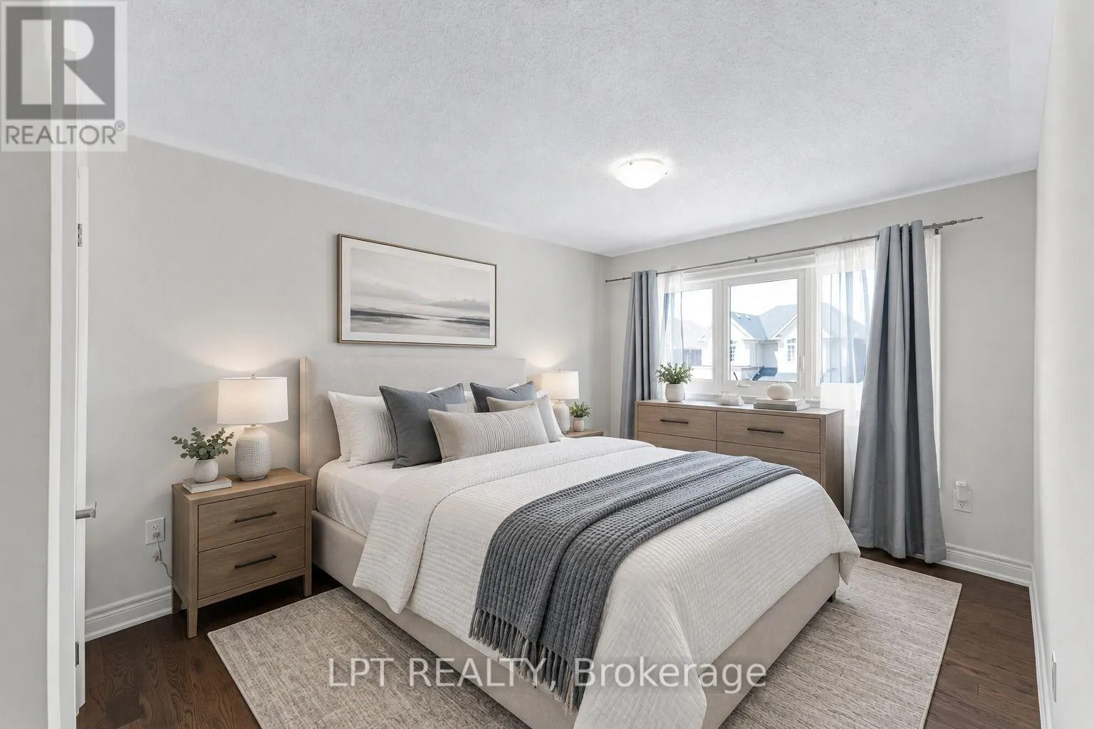 33 MONDIAL CRESCENT