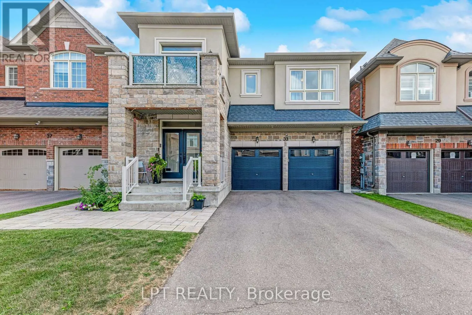 33 MONDIAL CRESCENT