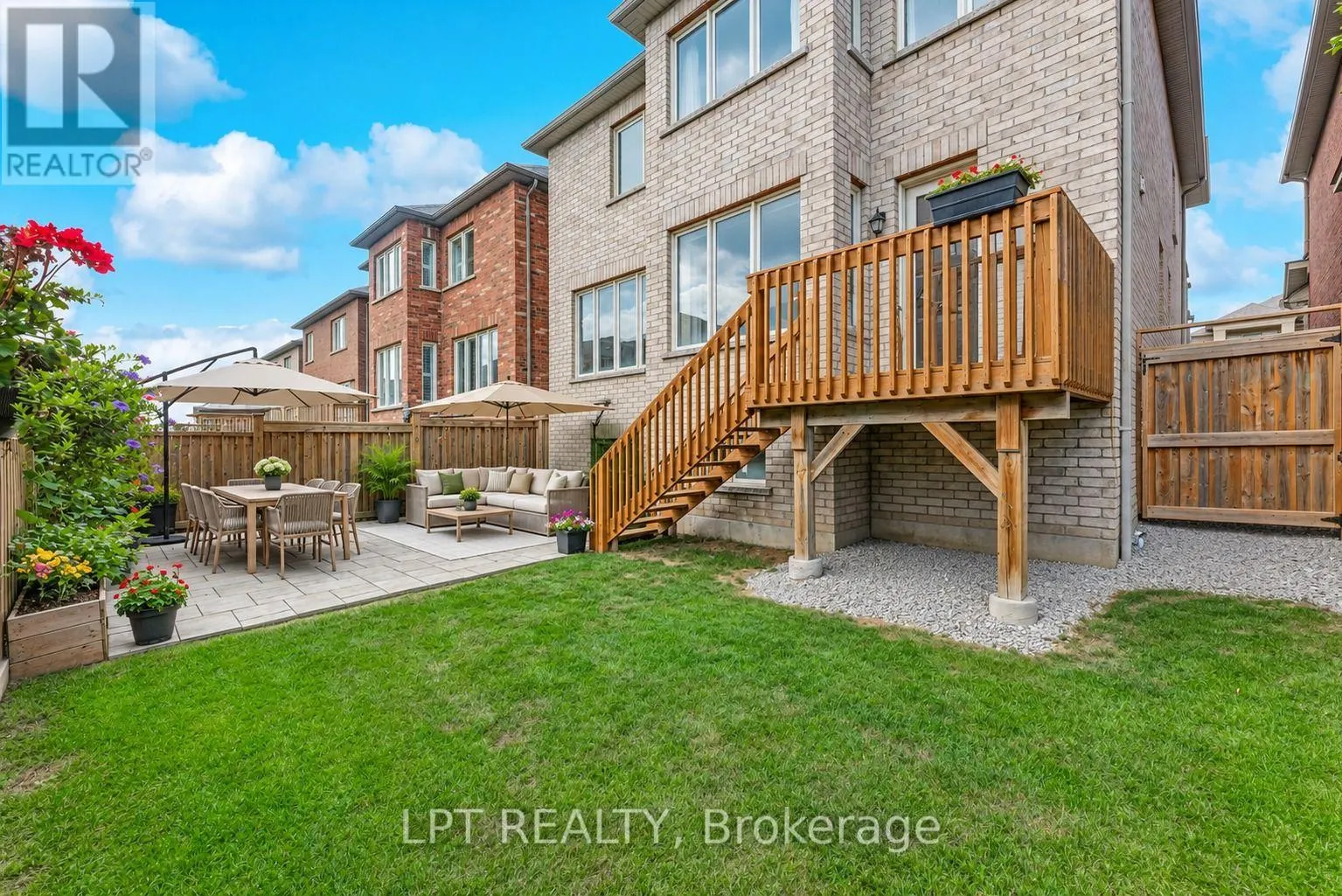 33 MONDIAL CRESCENT