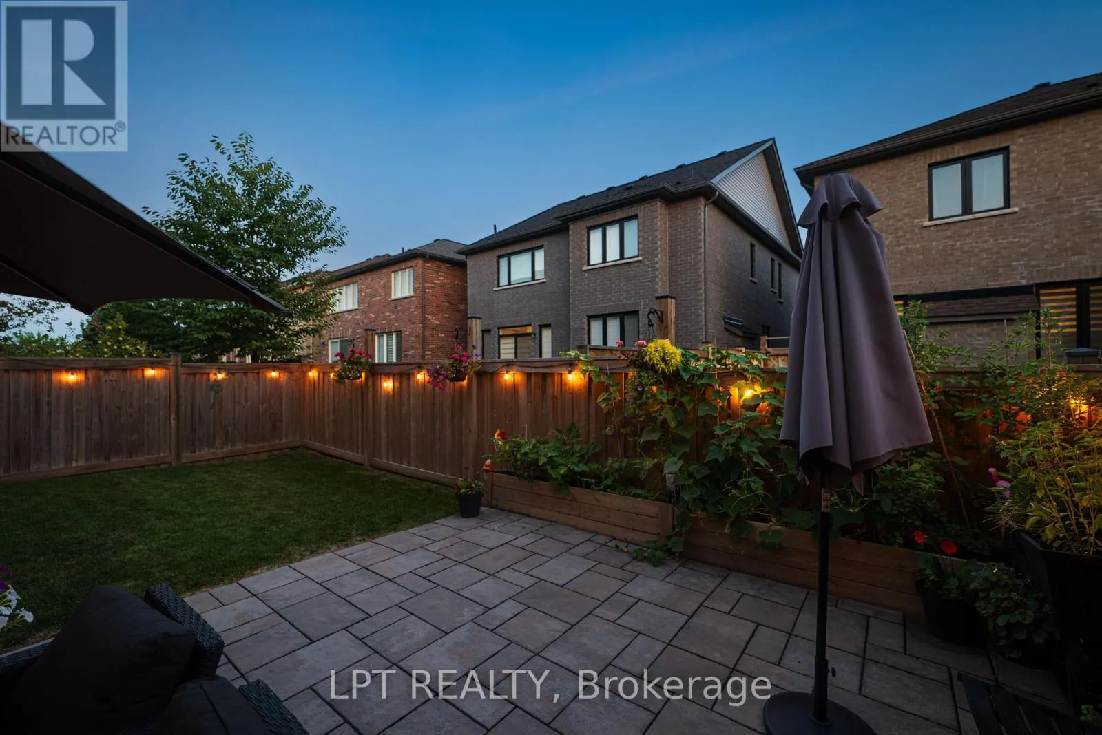 33 MONDIAL CRESCENT