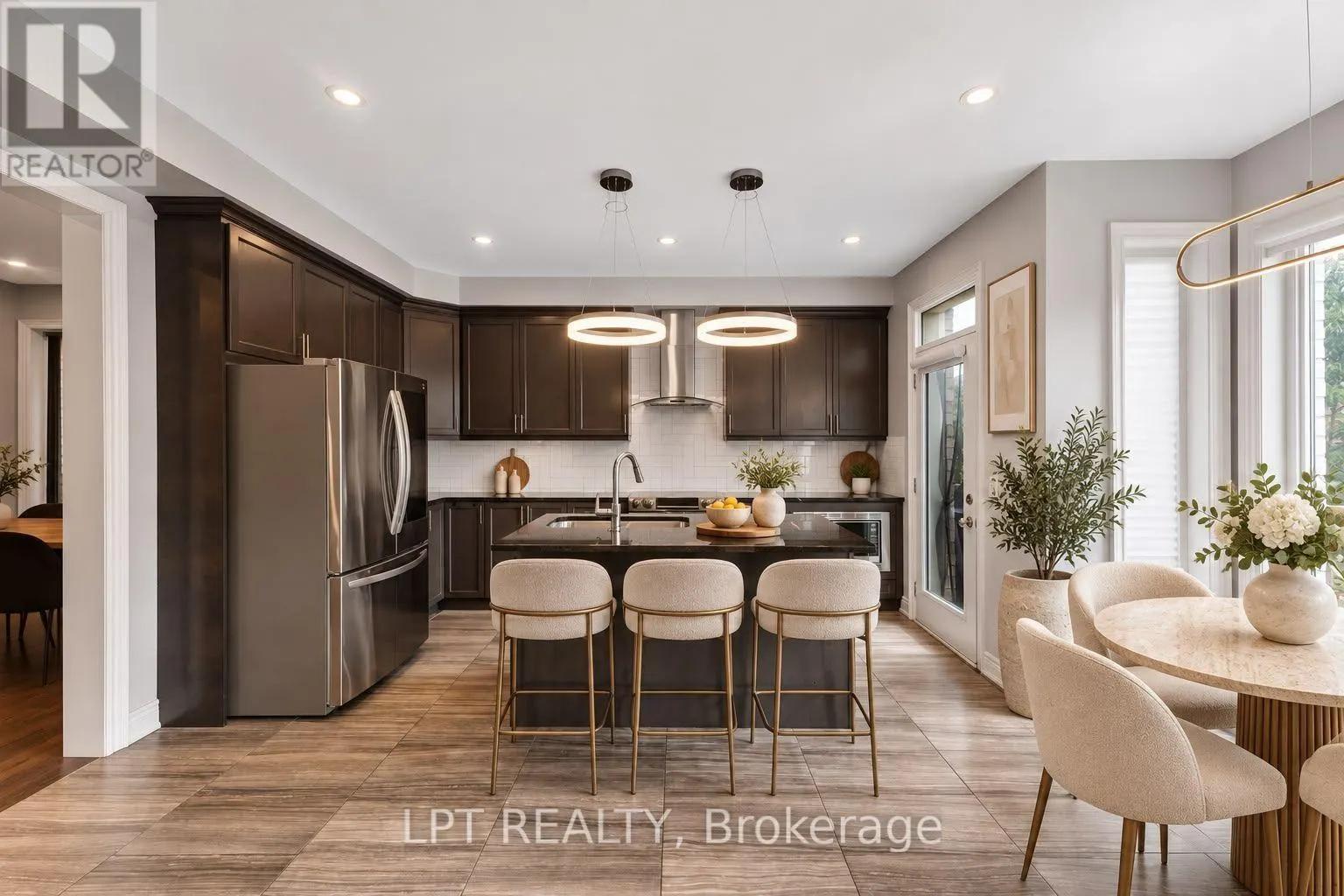 33 MONDIAL CRESCENT