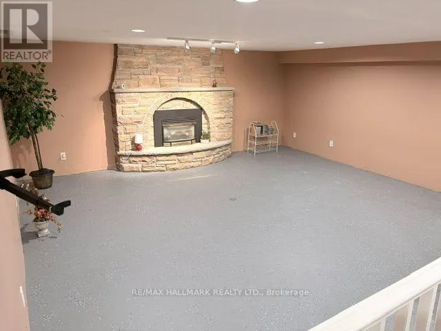 11 SLEEPY HOLLOW LANE