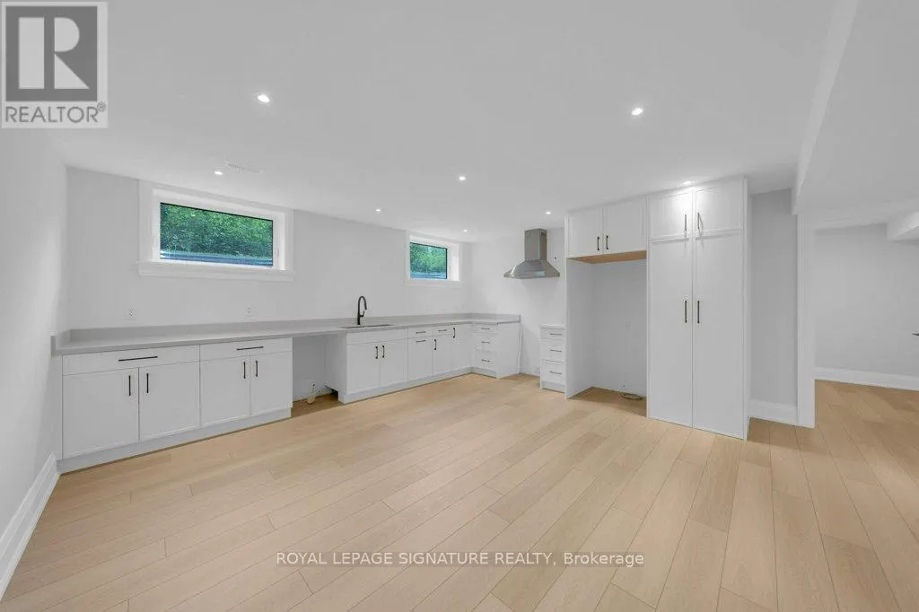 92 HOWARD ROAD