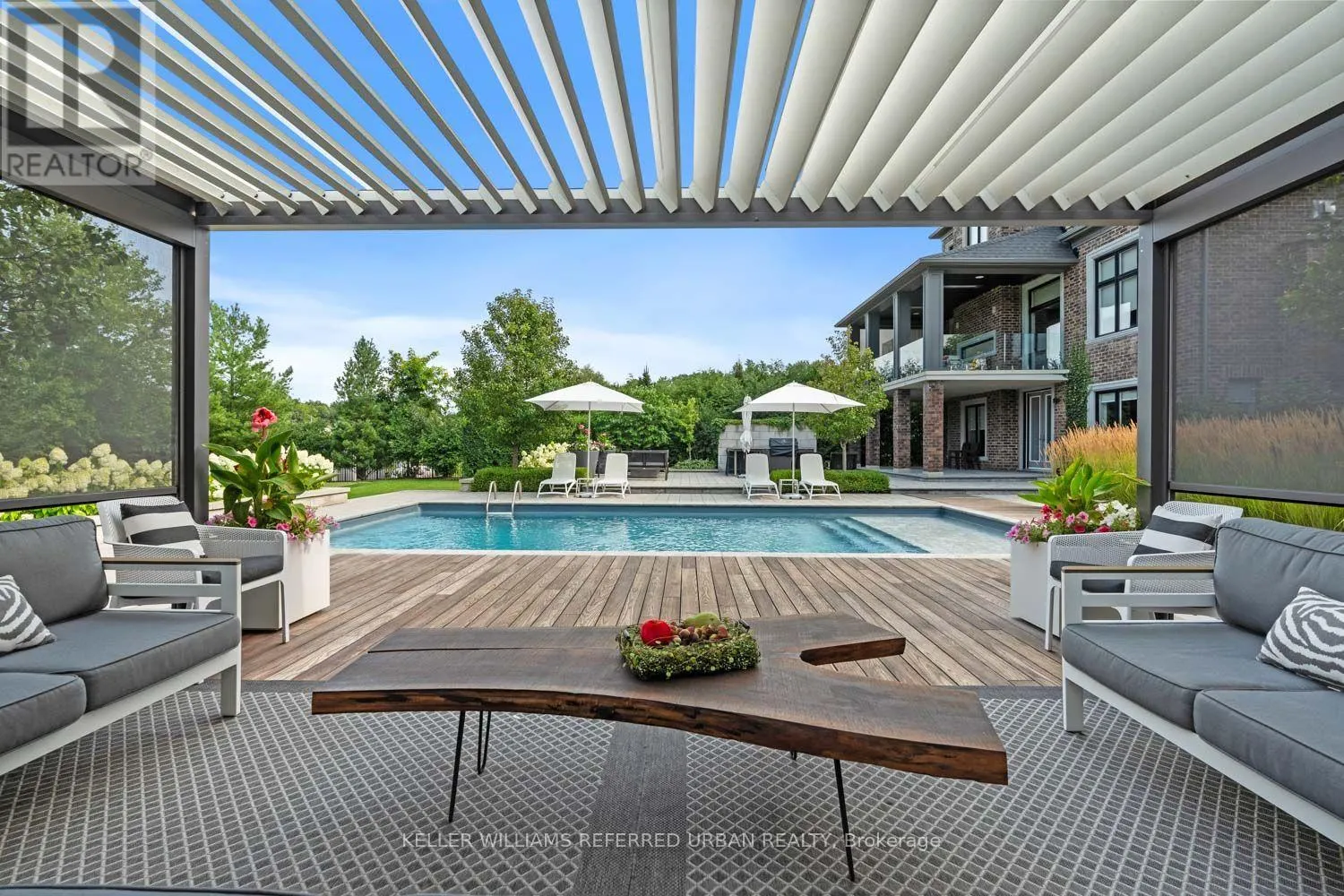 61 RIA COURT