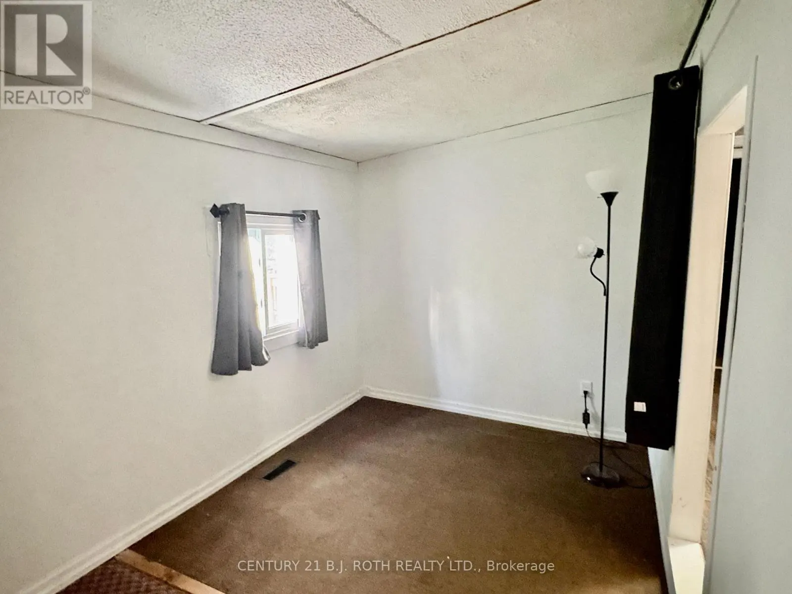 10 SHAMROCK CRESCENT