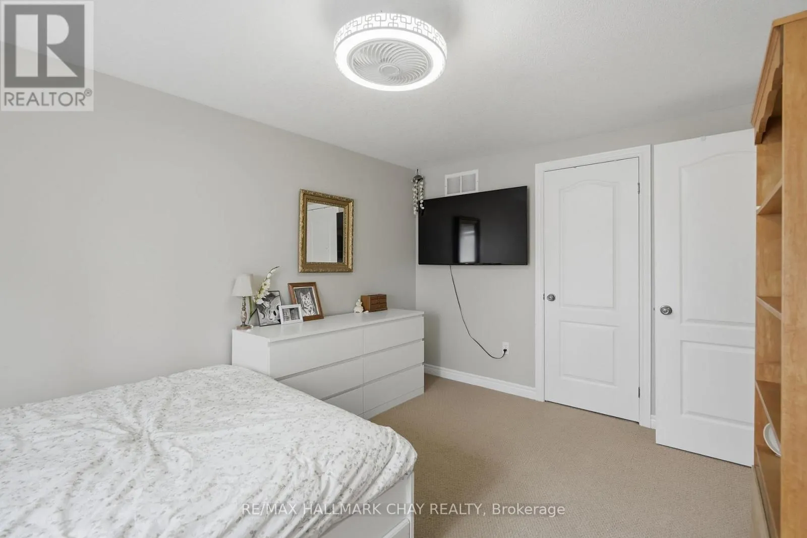 17 ARMEDA CLOW CRESCENT