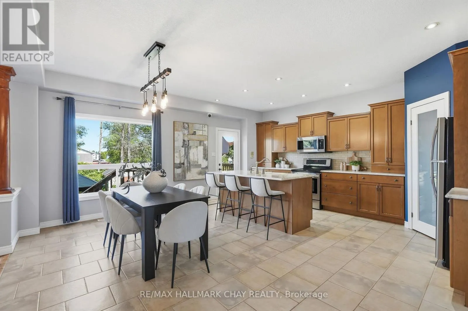 17 ARMEDA CLOW CRESCENT