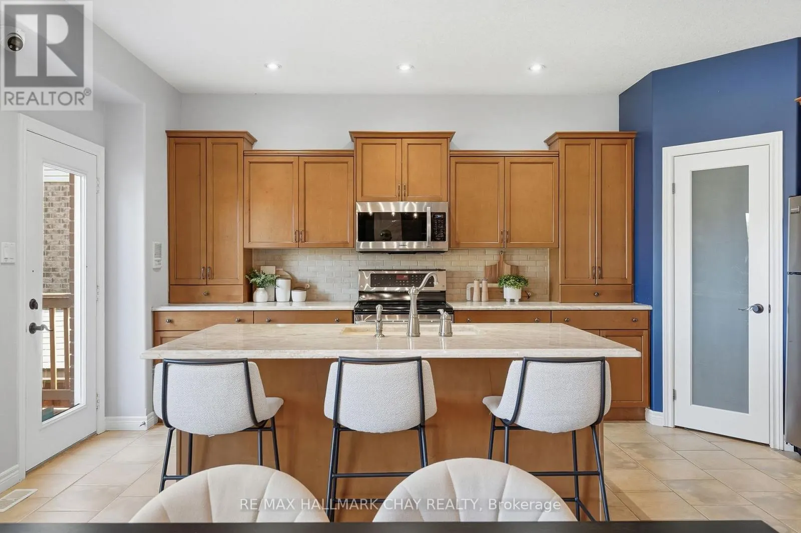 17 ARMEDA CLOW CRESCENT
