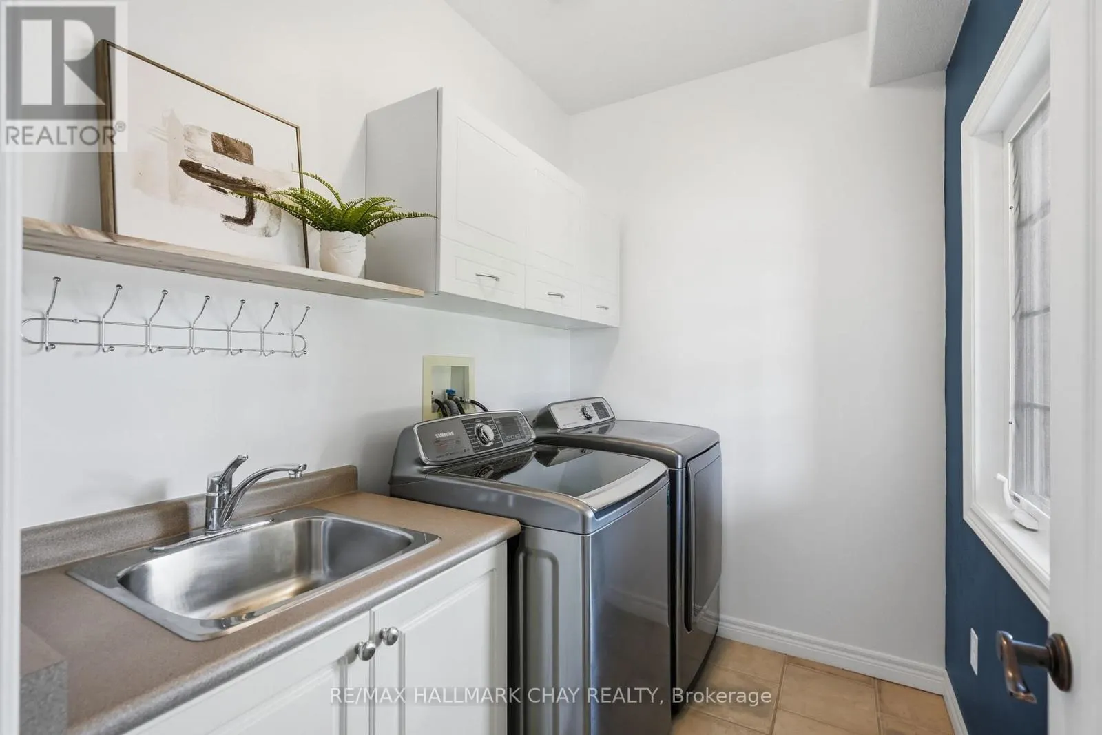17 ARMEDA CLOW CRESCENT