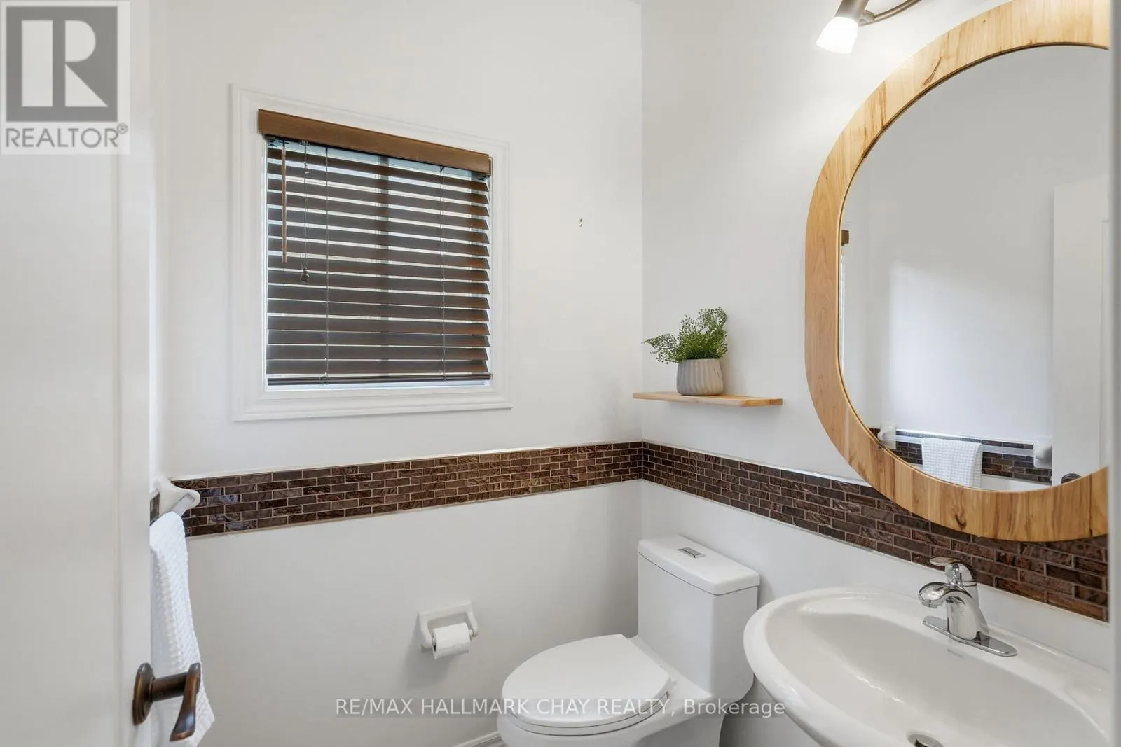 17 ARMEDA CLOW CRESCENT