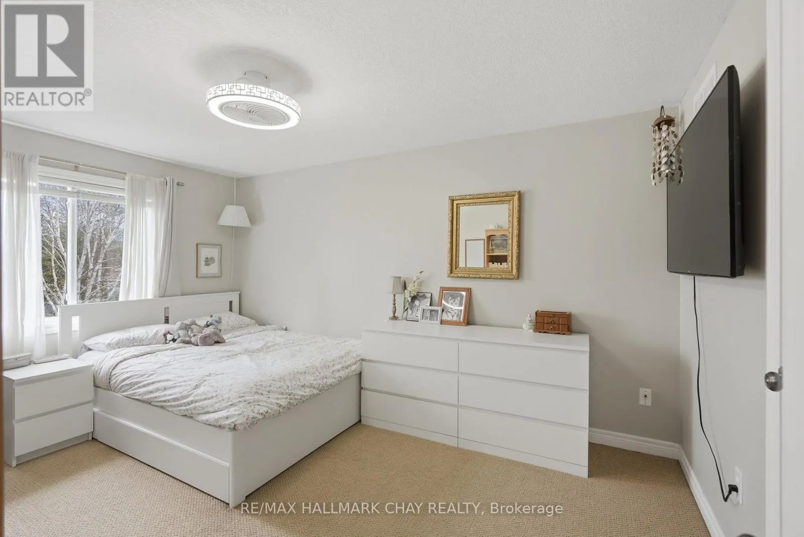 17 ARMEDA CLOW CRESCENT