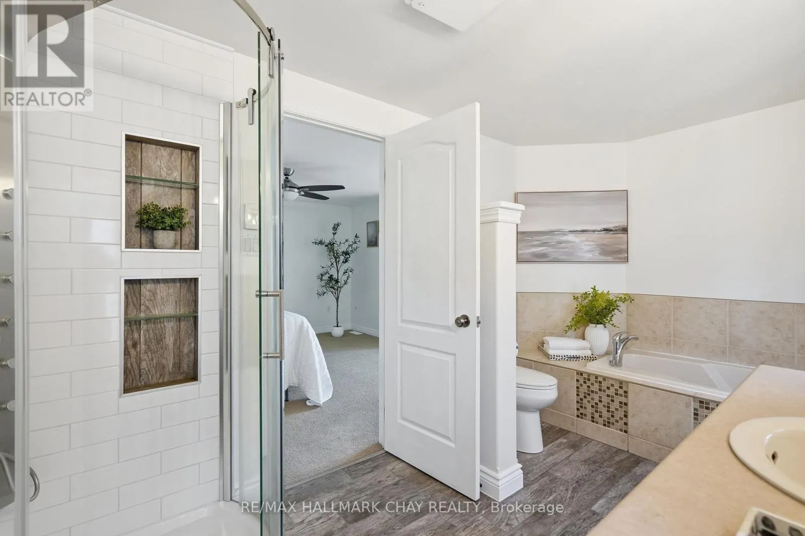 17 ARMEDA CLOW CRESCENT