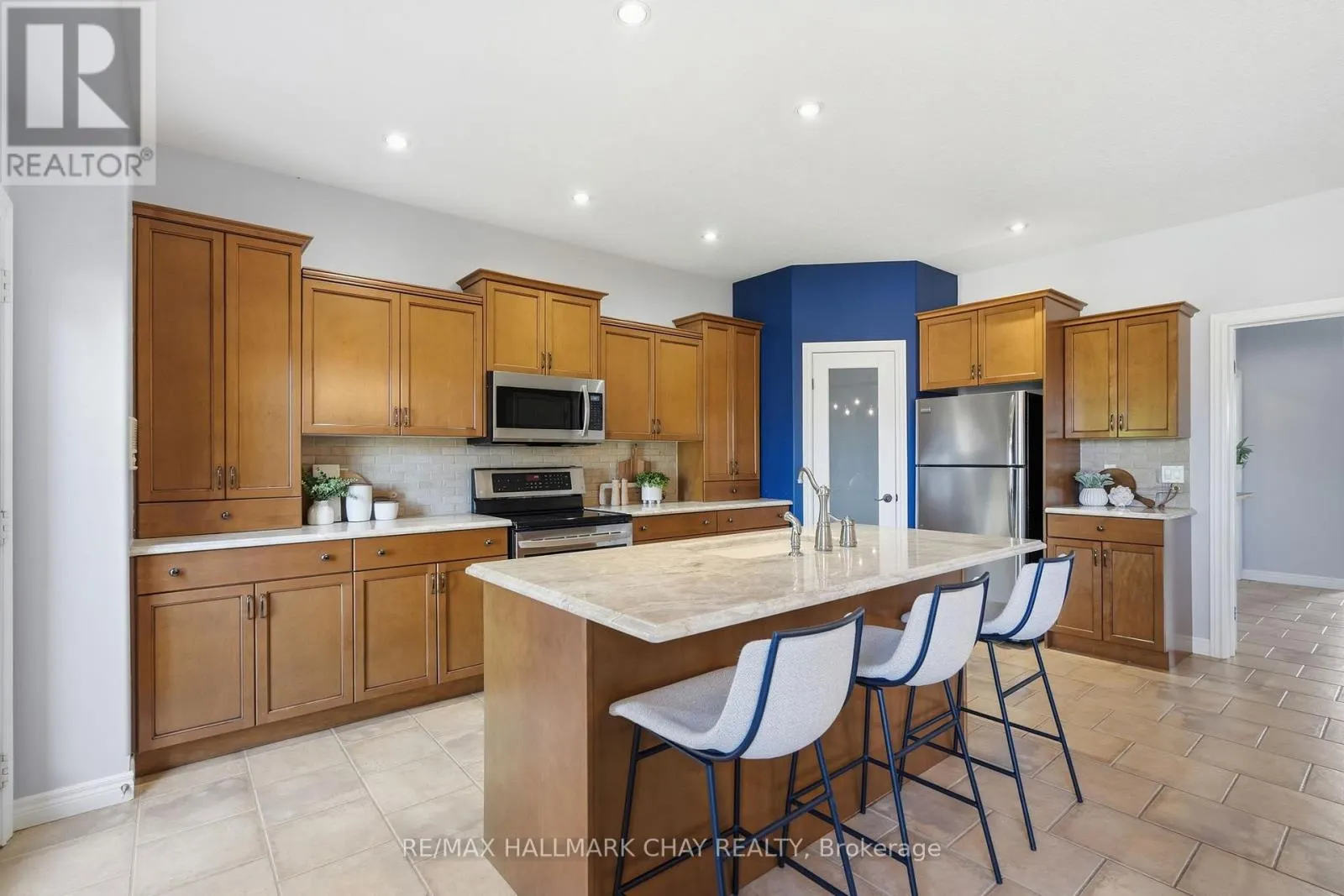 17 ARMEDA CLOW CRESCENT