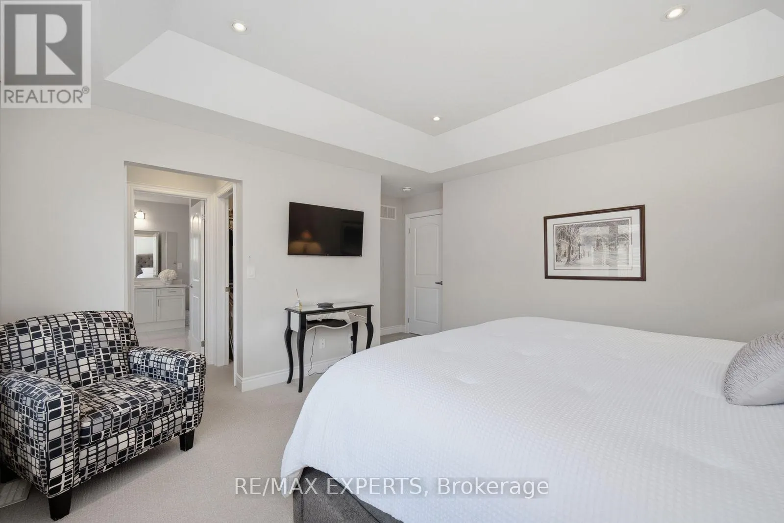 69 LEADEN HALL DRIVE