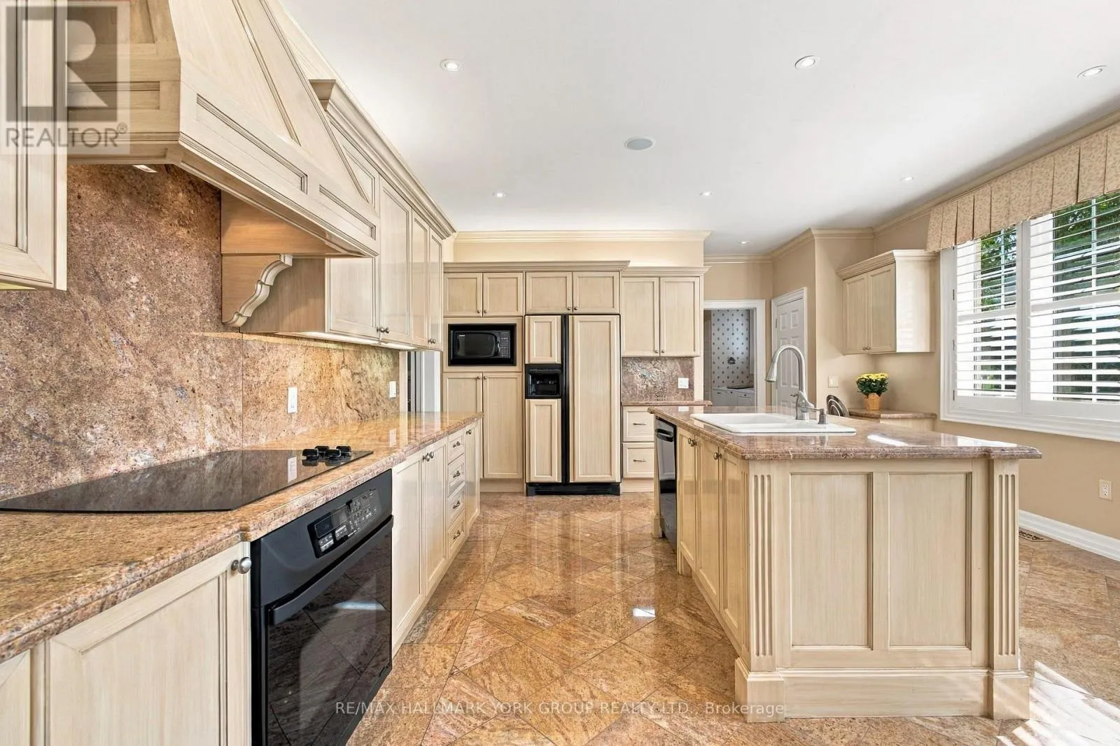 422 FALCONWOOD HOLLOW