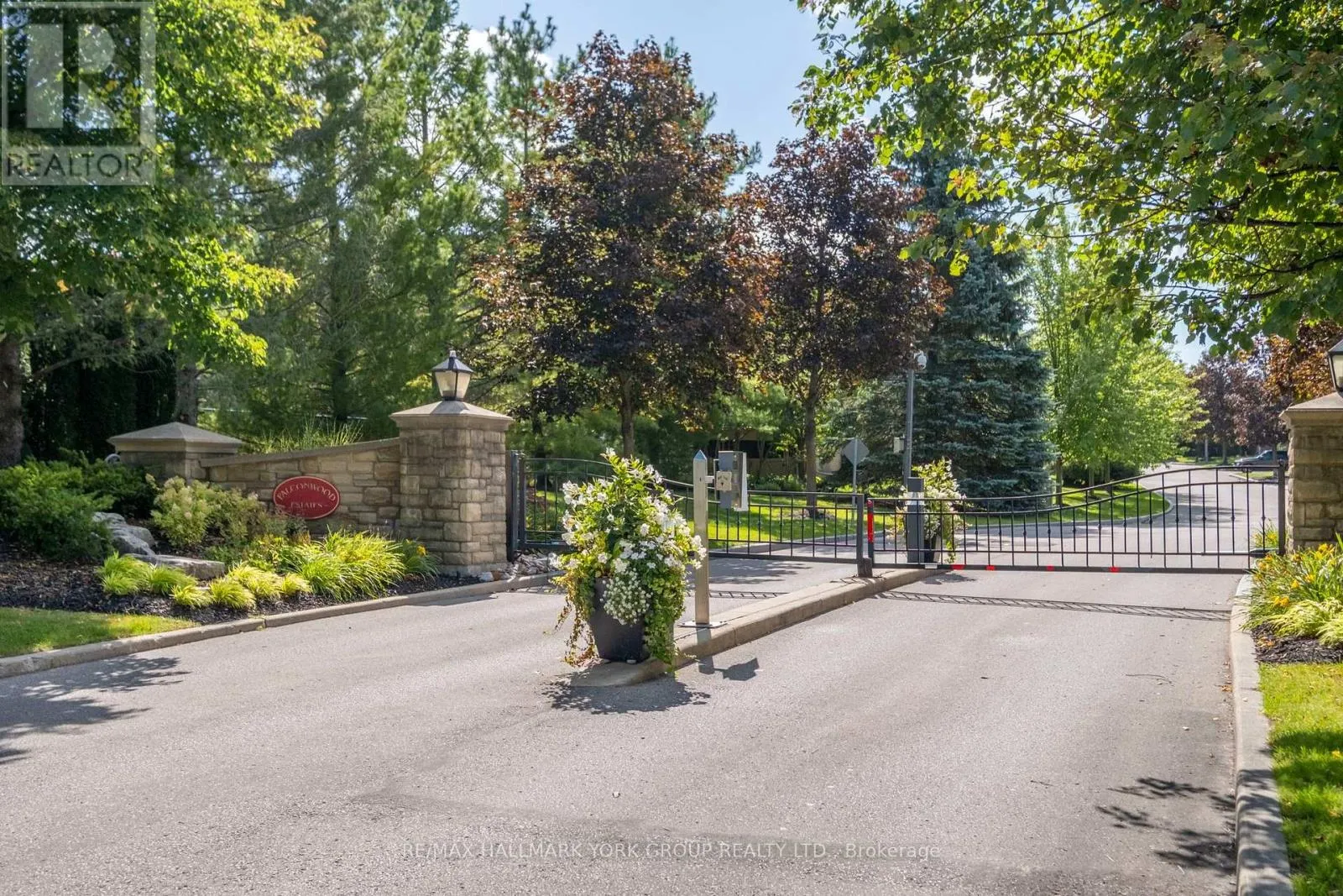 422 FALCONWOOD HOLLOW