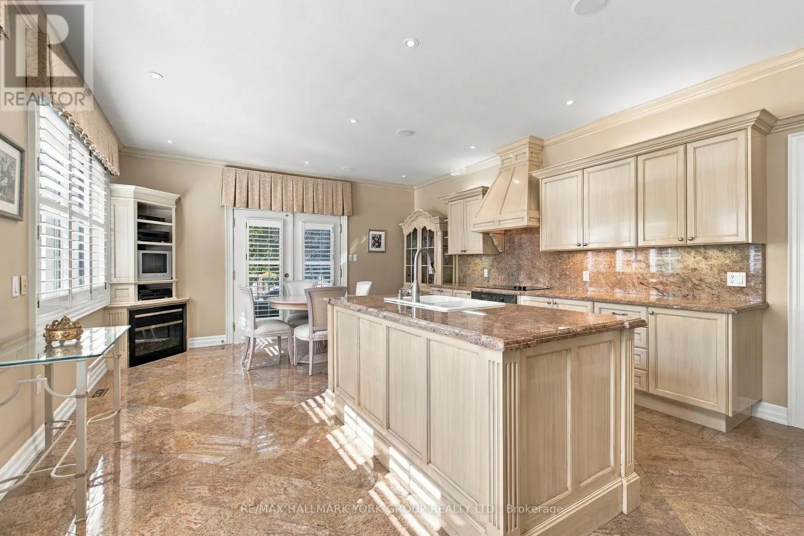 422 FALCONWOOD HOLLOW
