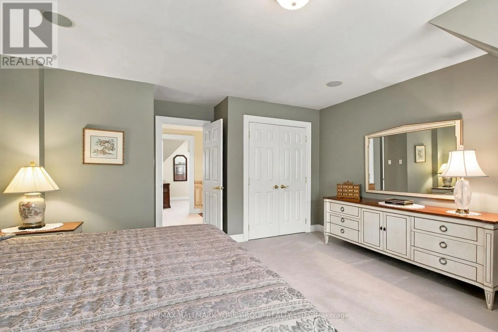 422 FALCONWOOD HOLLOW