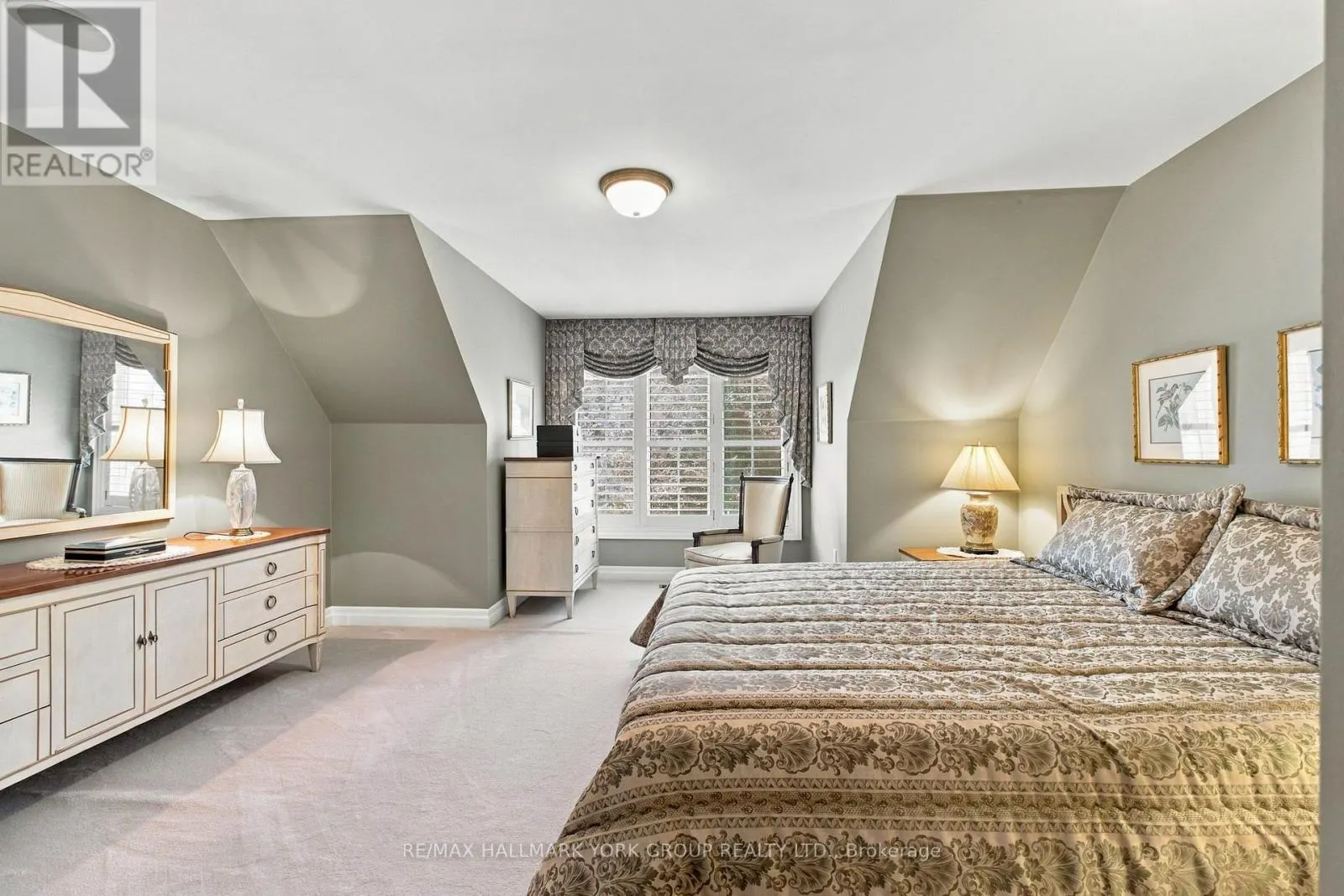 422 FALCONWOOD HOLLOW