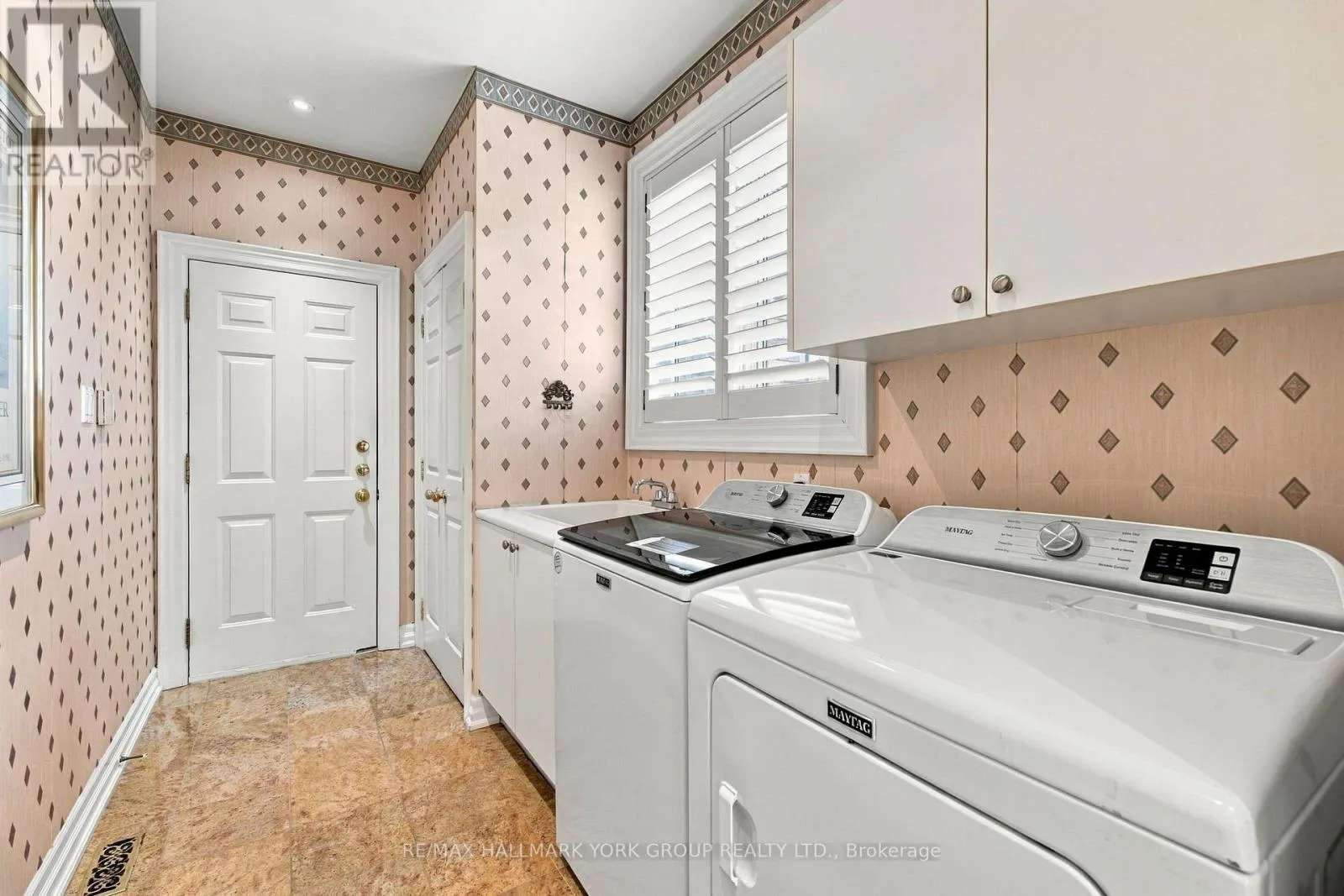 422 FALCONWOOD HOLLOW