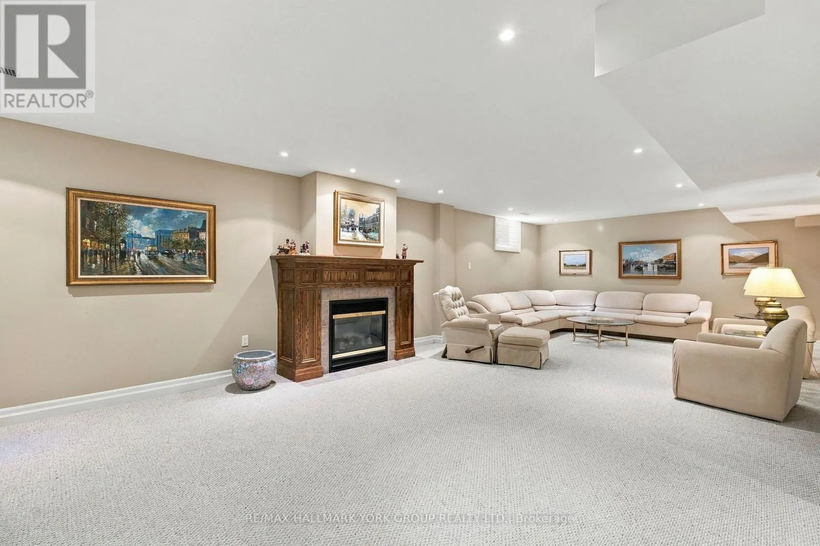 422 FALCONWOOD HOLLOW