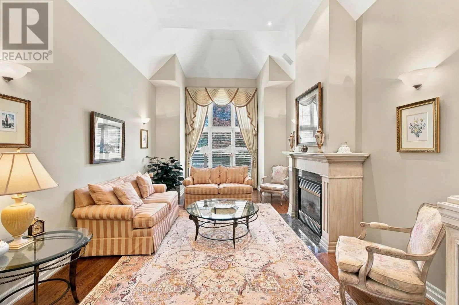 422 FALCONWOOD HOLLOW
