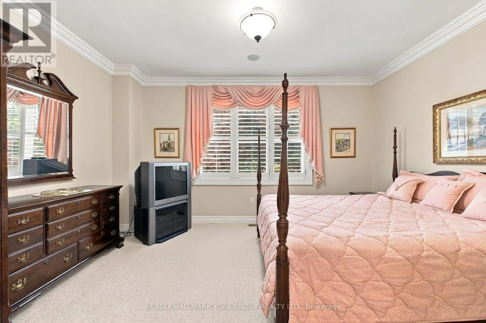 422 FALCONWOOD HOLLOW