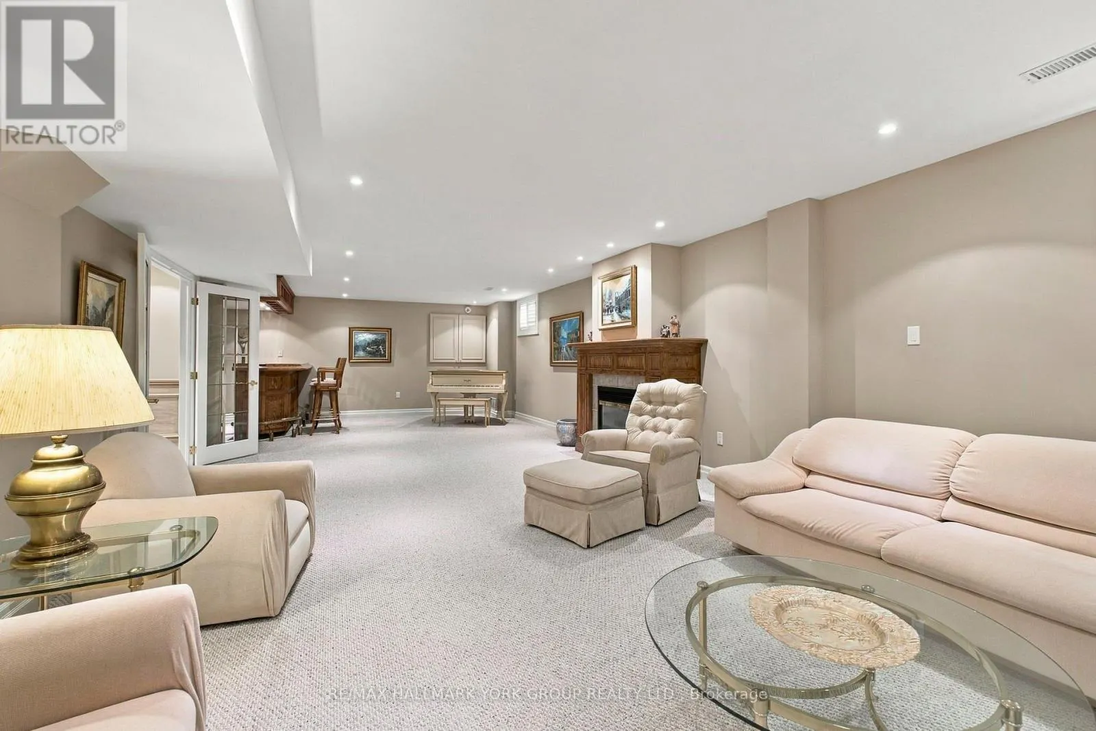 422 FALCONWOOD HOLLOW