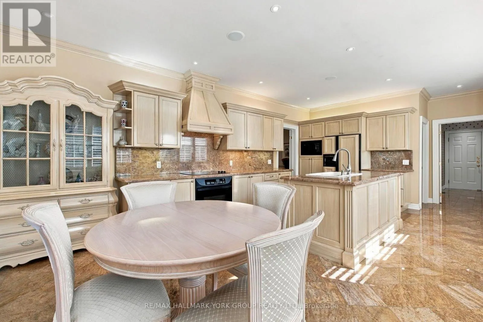422 FALCONWOOD HOLLOW