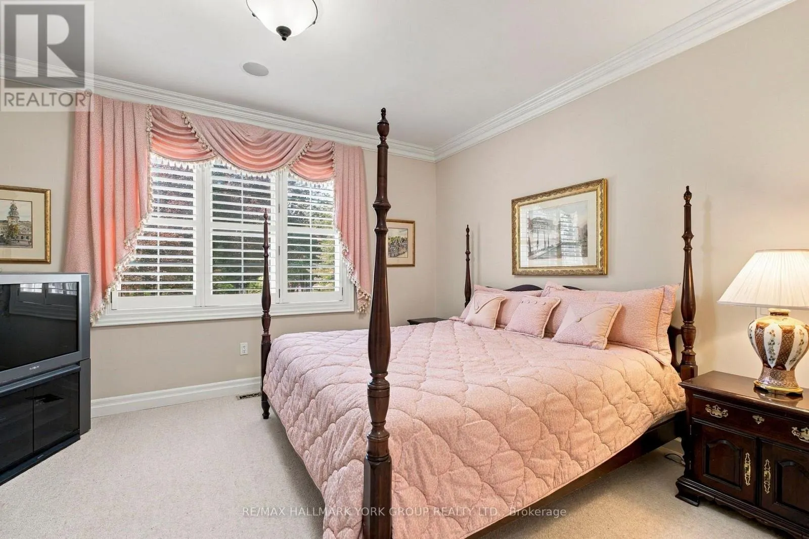 422 FALCONWOOD HOLLOW