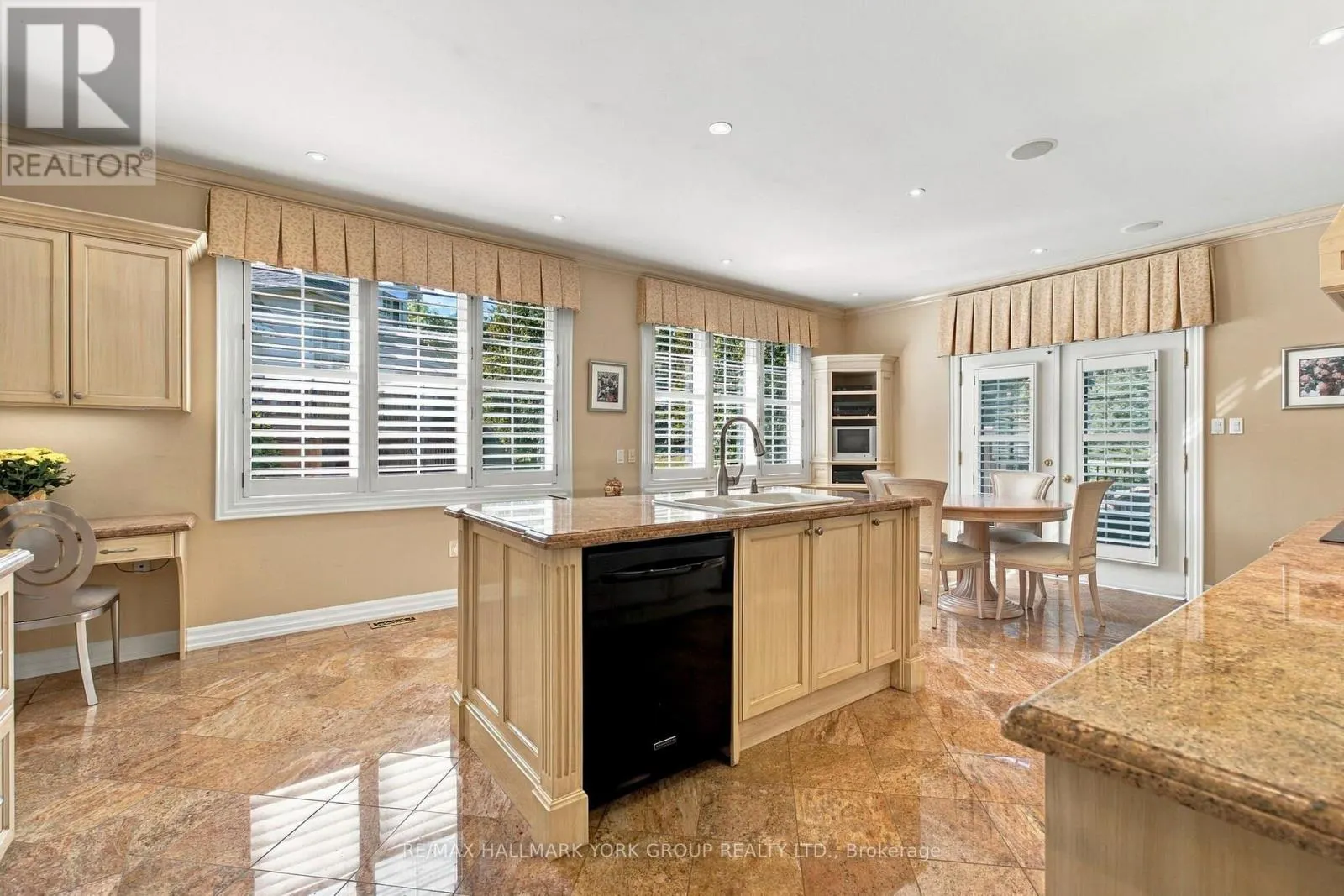 422 FALCONWOOD HOLLOW
