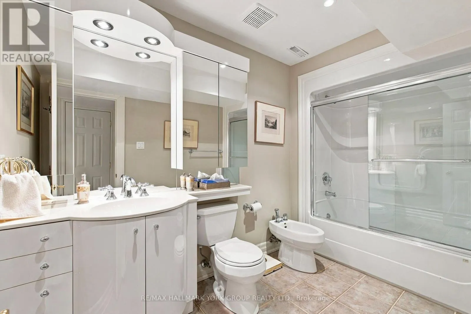 422 FALCONWOOD HOLLOW