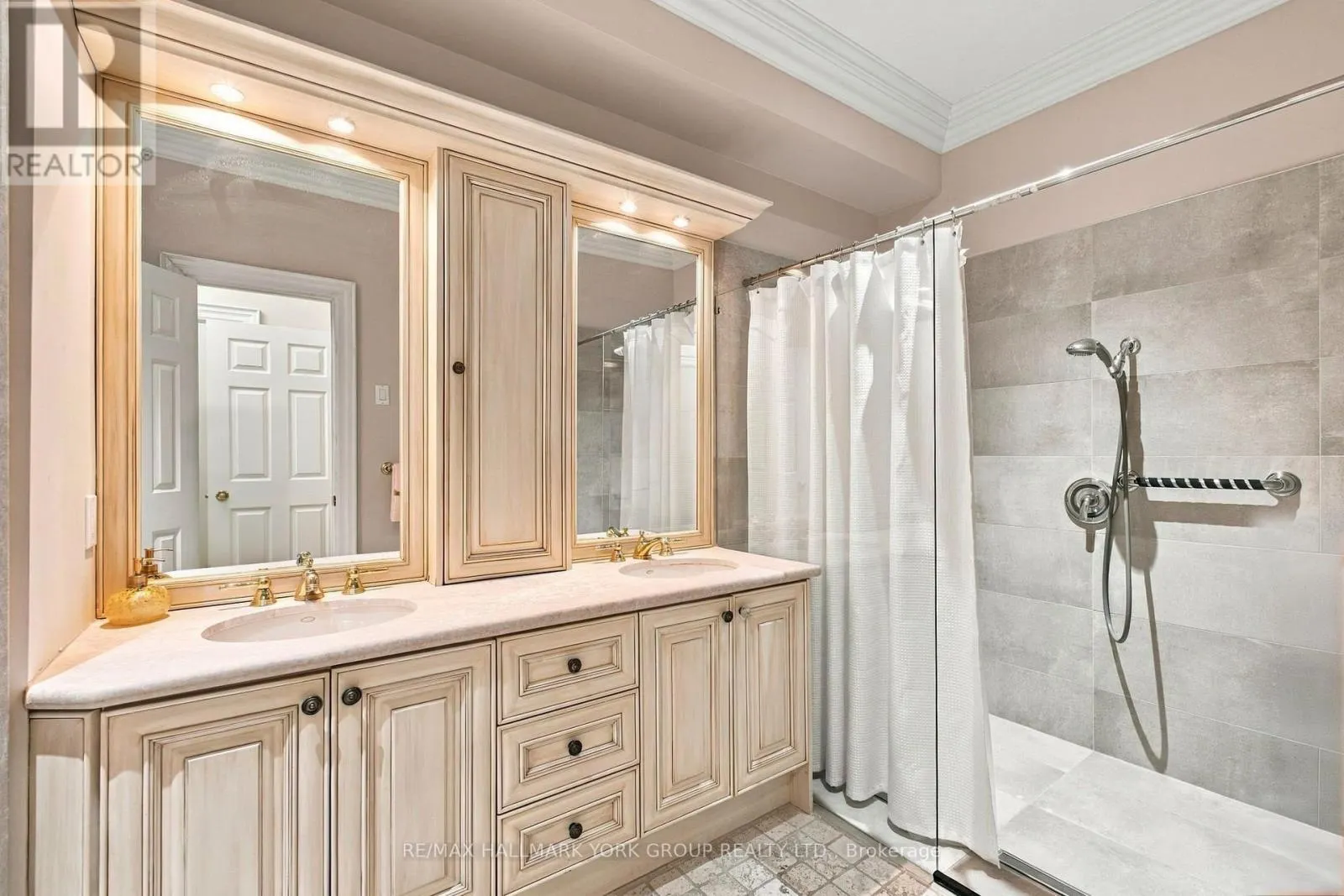 422 FALCONWOOD HOLLOW