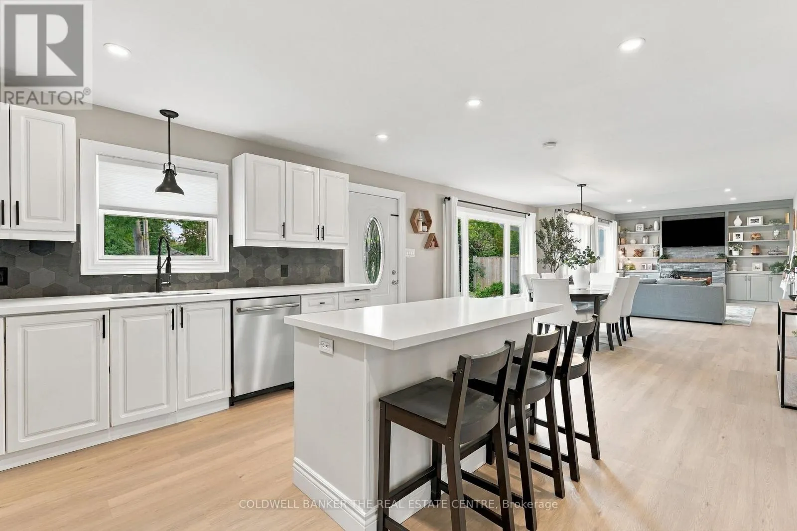 968 METRO ROAD N