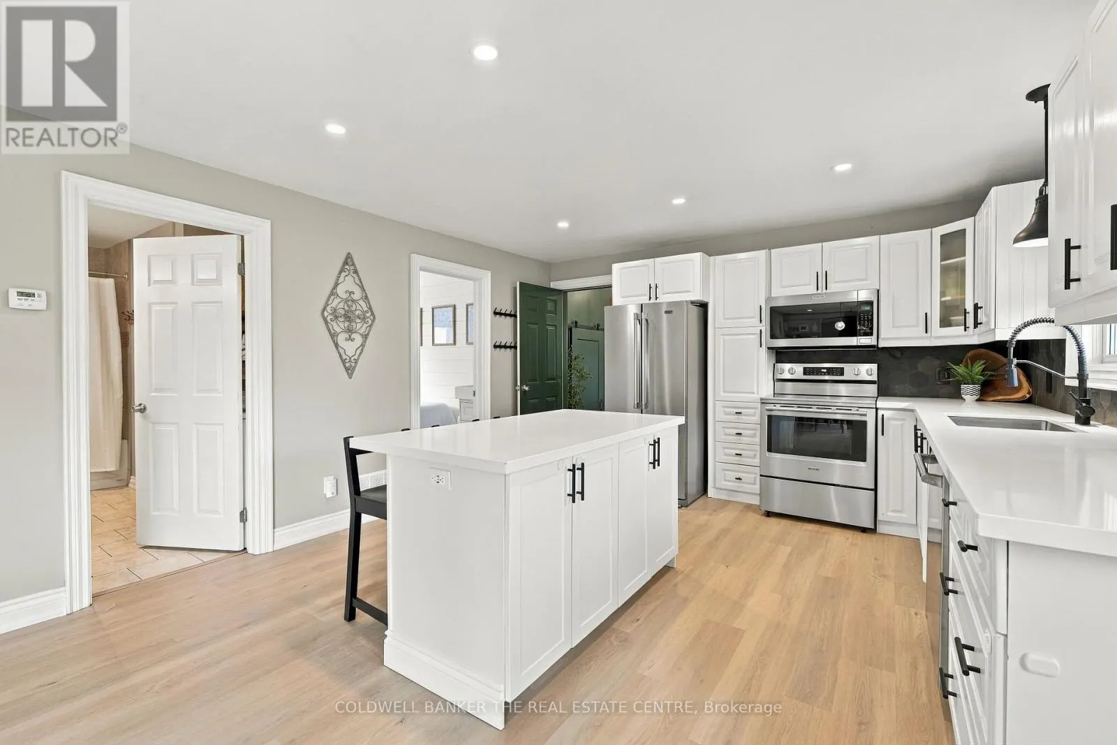 968 METRO ROAD N