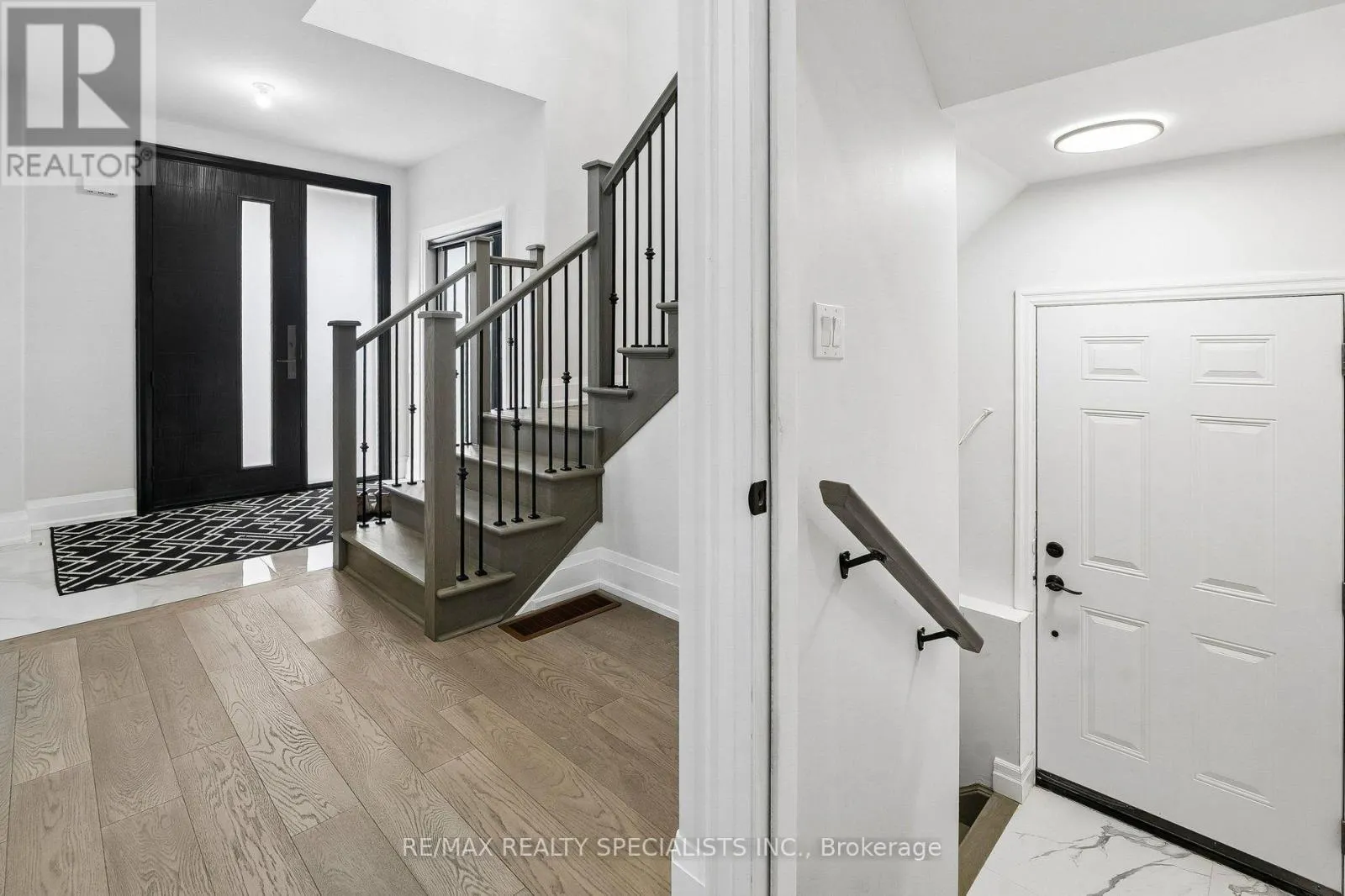 44 ALBERT STREET W