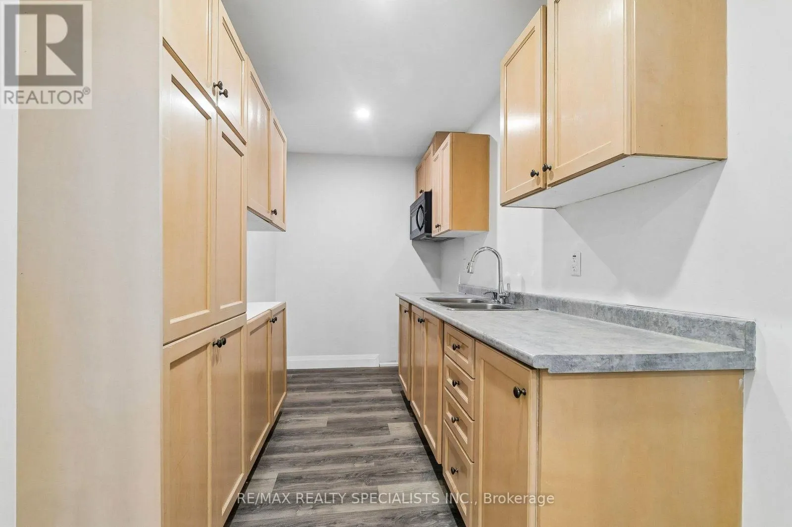 44 ALBERT STREET W