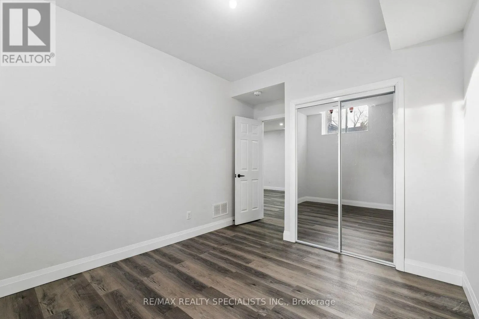 44 ALBERT STREET W