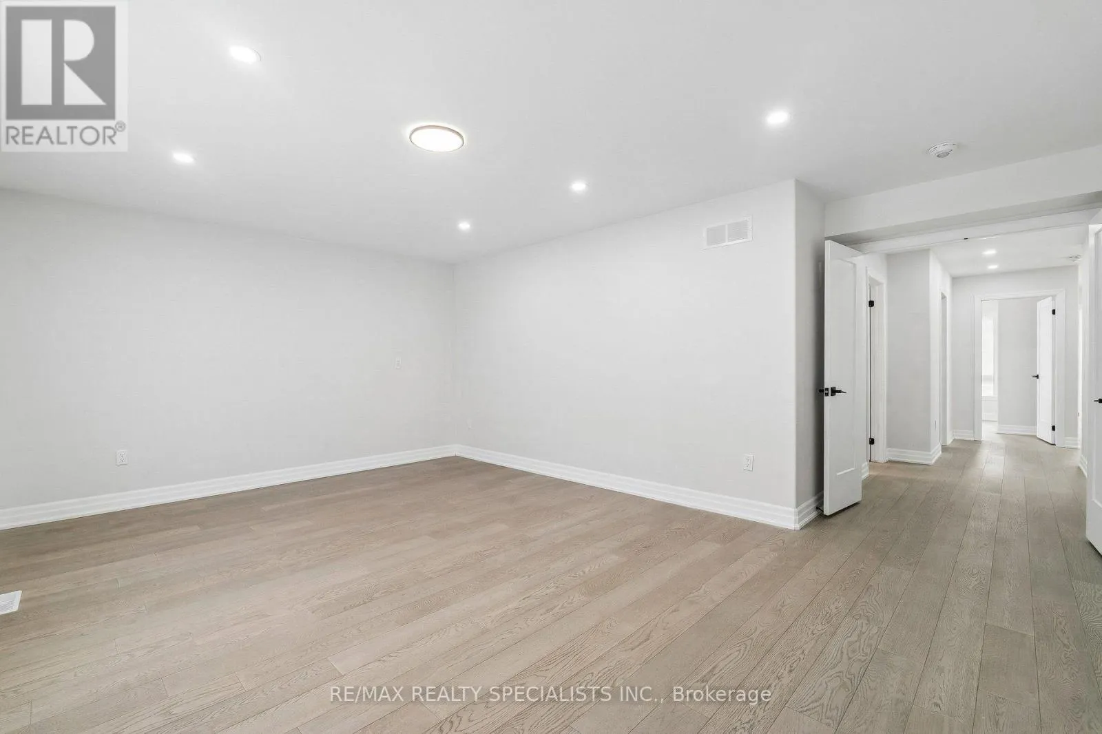 44 ALBERT STREET W