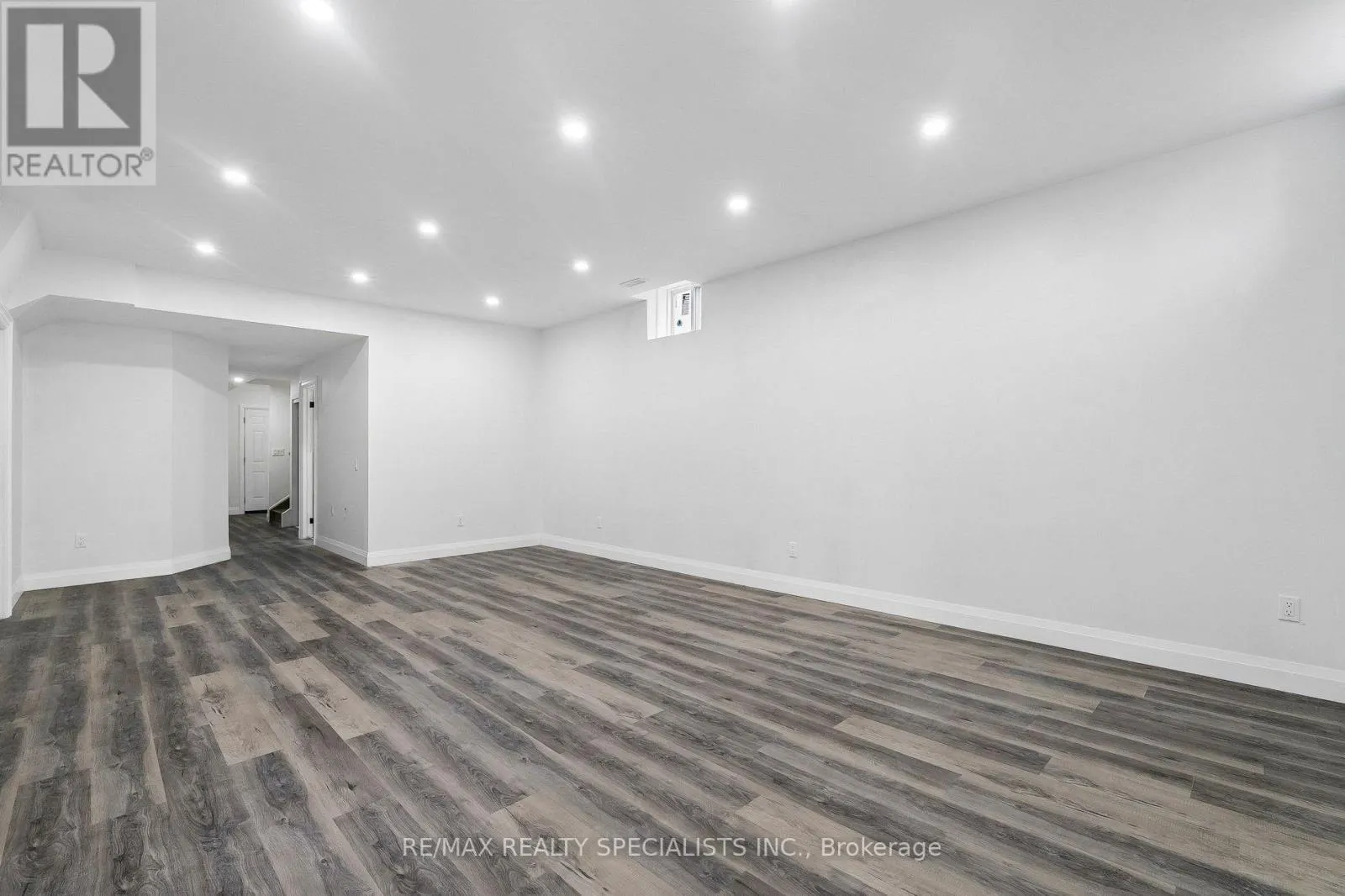 44 ALBERT STREET W