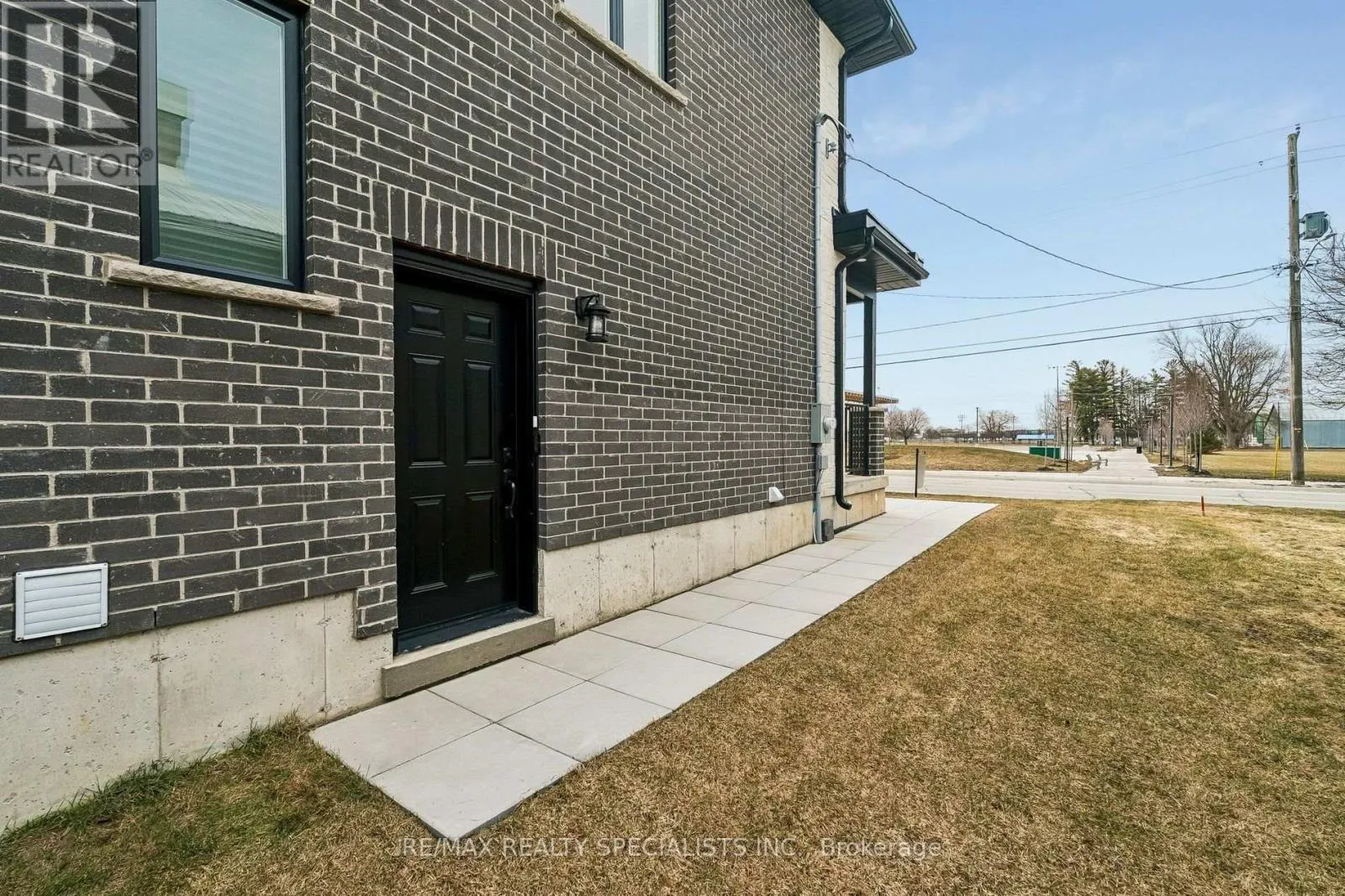 44 ALBERT STREET W