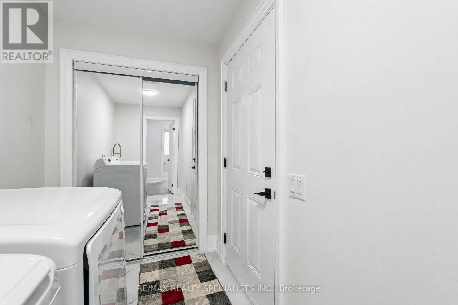 44 ALBERT STREET W