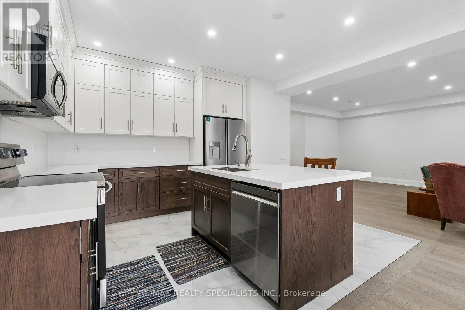 44 ALBERT STREET W